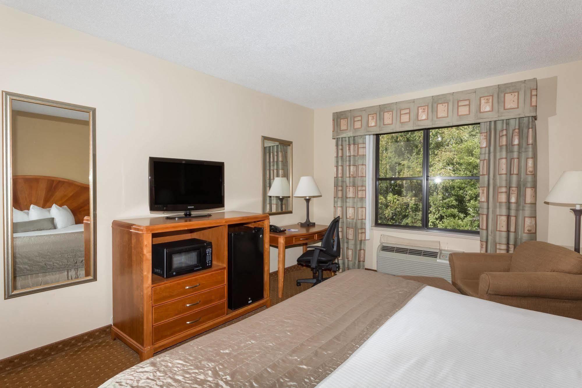 Baymont By Wyndham Asheville/Biltmore Exterior foto